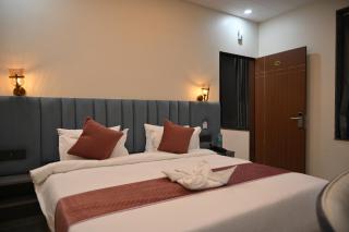 Hotel Cozzy Inn - 5