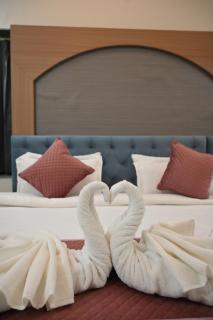 Hotel Cozzy Inn - 1