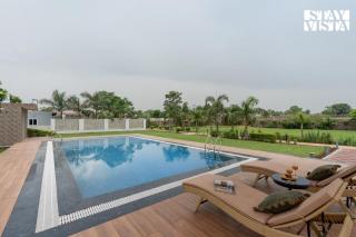 StayVista at Sunrise Manor With Pool Jacuzzi And Kids Retreat Near Westin Sohna - 9