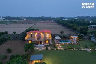 StayVista at Sunrise Manor With Pool Jacuzzi And Kids Retreat Near Westin Sohna - 5