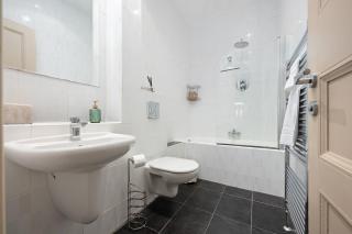 Glasgow City - Large Stylish 2 Bed Flat in Unique Ibrox Location Walking Distance to Subway and Free On-Street Parking - 3