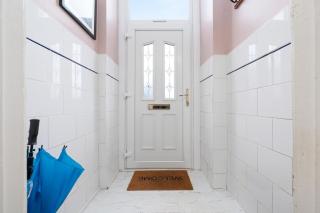 Glasgow City - Large Stylish 2 Bed Flat in Unique Ibrox Location Walking Distance to Subway and Free On-Street Parking - 5
