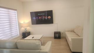 Executive 2BR Home - Free EV Charging - Near WPG Airport - 4