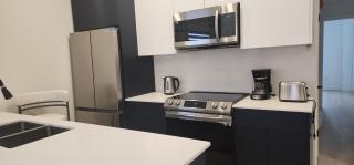 Executive 2BR Home - Free EV Charging - Near WPG Airport - 2