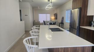 Executive 2BR Home - Free EV Charging - Near WPG Airport - 1