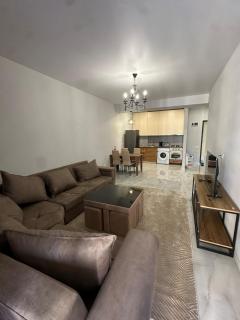 Bright 6th Floor Apartment Pool & Mountain View - 0