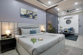BedChambers Luxury Apartment Near Golf course Road - 1