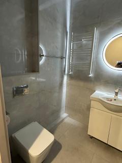 Bright 6th Floor Apartment Pool & Mountain View - 4