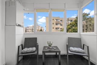 Central Cozy 3BR with Balcony & Free Parking - Bucarest - 4