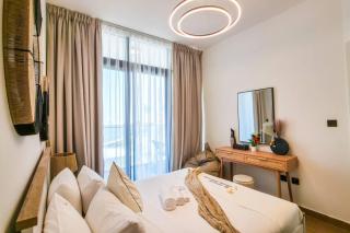Maryah Vista 1BR - Chic Canal View Escape - 2