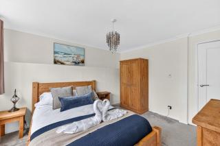 Waterside House I Close to City Centre I Sleeps 6 I Driveway Parking I Smart TVs in Bedrooms I Fast Wifi I Work Desk I Self-Check-In I By Yoko Property - 7
