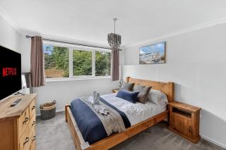 Waterside House I Close to City Centre I Sleeps 6 I Driveway Parking I Smart TVs in Bedrooms I Fast Wifi I Work Desk I Self-Check-In I By Yoko Property - 9