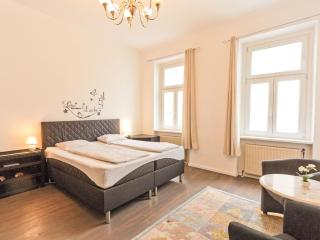 Apartment Große Ferienwohnung in Fünfhaus mit Garten by Interhome - 6