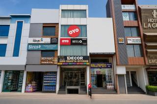 Super Collection O by OYO Patiala Road Crossway Zirakpur Formerly Lavish - 0