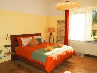 Goldener Herbst in Meran - Zeitreise - 4 Schlafzimmer für Familien Freunde & 3 Generationen - 200 m2 - Große Sonnenterrasse - Restaurants Cafés & Altstadt bequem zu Fuß - 2 Parkplätze - Südtirol Guest Pass inklusive - 8