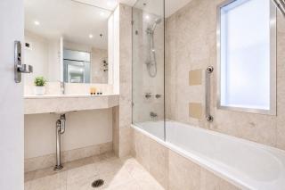 Level 20 King Bed Suite with Ocean Views - 8