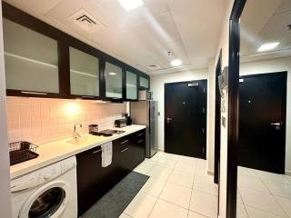 Studio with City Skyline and Marina View and Large Balcony- Fabulous Pool - 8