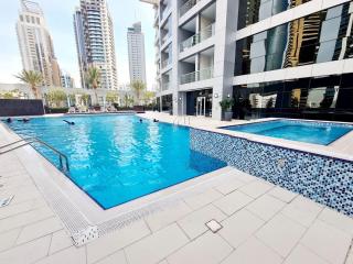 Studio with City Skyline and Marina View and Large Balcony- Fabulous Pool - 7
