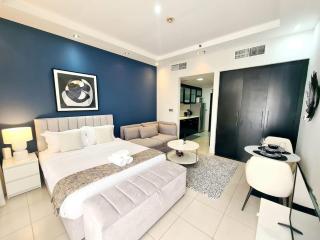 Studio with City Skyline and Marina View and Large Balcony- Fabulous Pool - 4