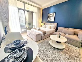 Studio with City Skyline and Marina View and Large Balcony- Fabulous Pool - 2