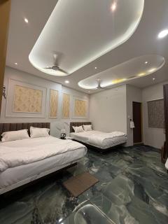Hotel the Krisha inn - 1