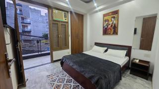 Saket homestays ignou road serviced apartment - 9