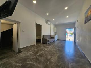 Stylish Apts near the center! - 6