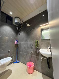 Cozy 1BHK for Couples and Friends - 2