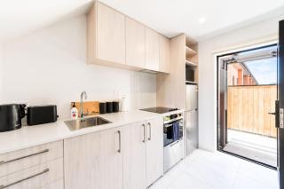 Cute & Stylish Loft- Affordable City Stay - 6
