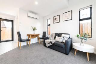 Cute & Stylish Loft- Affordable City Stay - 5