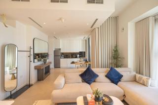 Modern Vista Studio - Cozy City Escape - 2