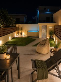 Bright apartment with court yard and swimming pool - 1