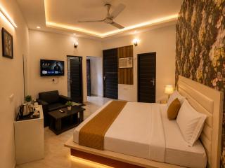 Hotel The Montana Suite - Free Airport and Aerocity Pickup & Drop - 7