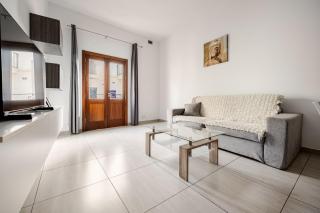 GZR F31 Private Double Ensuite w Balcony in Central Malta - 2
