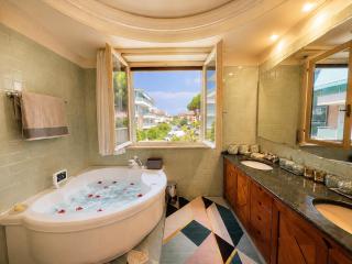 Luxury Villa with Sauna, Ceiling fresco, Jacuzzi and Elevator - 3