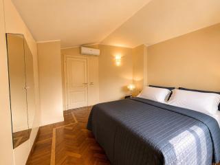 Luxury Villa with Sauna, Ceiling fresco, Jacuzzi and Elevator - 2