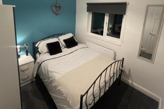 2-Bed Home - Sleeps 4 Parking & Garden - 5