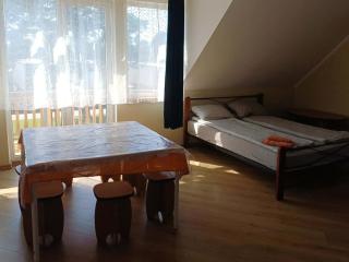 2 nd floor with 3 rooms - 4