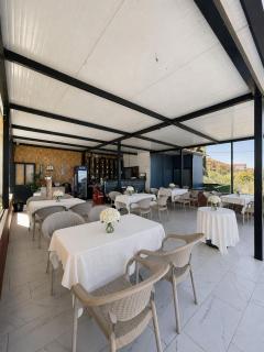 LakeFront House - 8