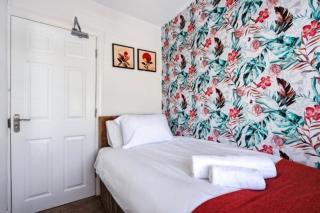 Premium Auburn Park House Solihull - Sleeps 9 - Near NEC & BIRMINGHAM airport - 4