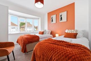 Premium Auburn Park House Solihull - Sleeps 9 - Near NEC & BIRMINGHAM airport - 3