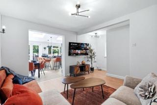 Spacious Auburn Park Contractor House Solihull - Sleeps 9 - Near NEC & BIRMINGHAM airport - 1
