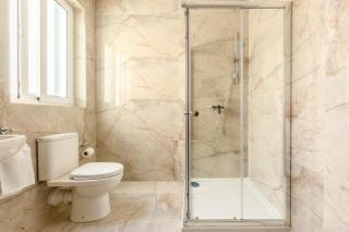 F42 Private bedroom Ensuite share flat - 9