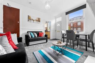 Spacious Leeds Home Sleeps 6 with Free Street Parking - 8