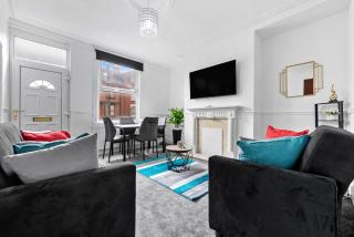 Spacious Leeds Home Sleeps 6 with Free Street Parking - 7