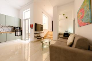 Sliema Spacious Room - 9