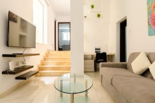 Central Bedroom en-suite, Sliema - 4