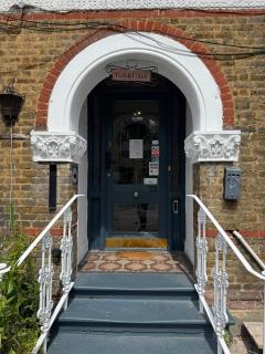 The Kirkdale Hotel - 8