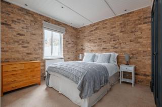 Chalice Close by Grandeur Property - 6