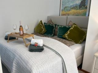 NEUE stilvolle Villa Ferienwohnung Nr 3 NUR 10 min ZU FUSS VON LEGOLAND entfernt 75m2 EG, Terrasse mit Waldblick, wunderschöner Garten, WHIRLPOOL auf der Terrasse, großes Bad, ruhige Lage, Erholung, My Luxury Apartments - 8